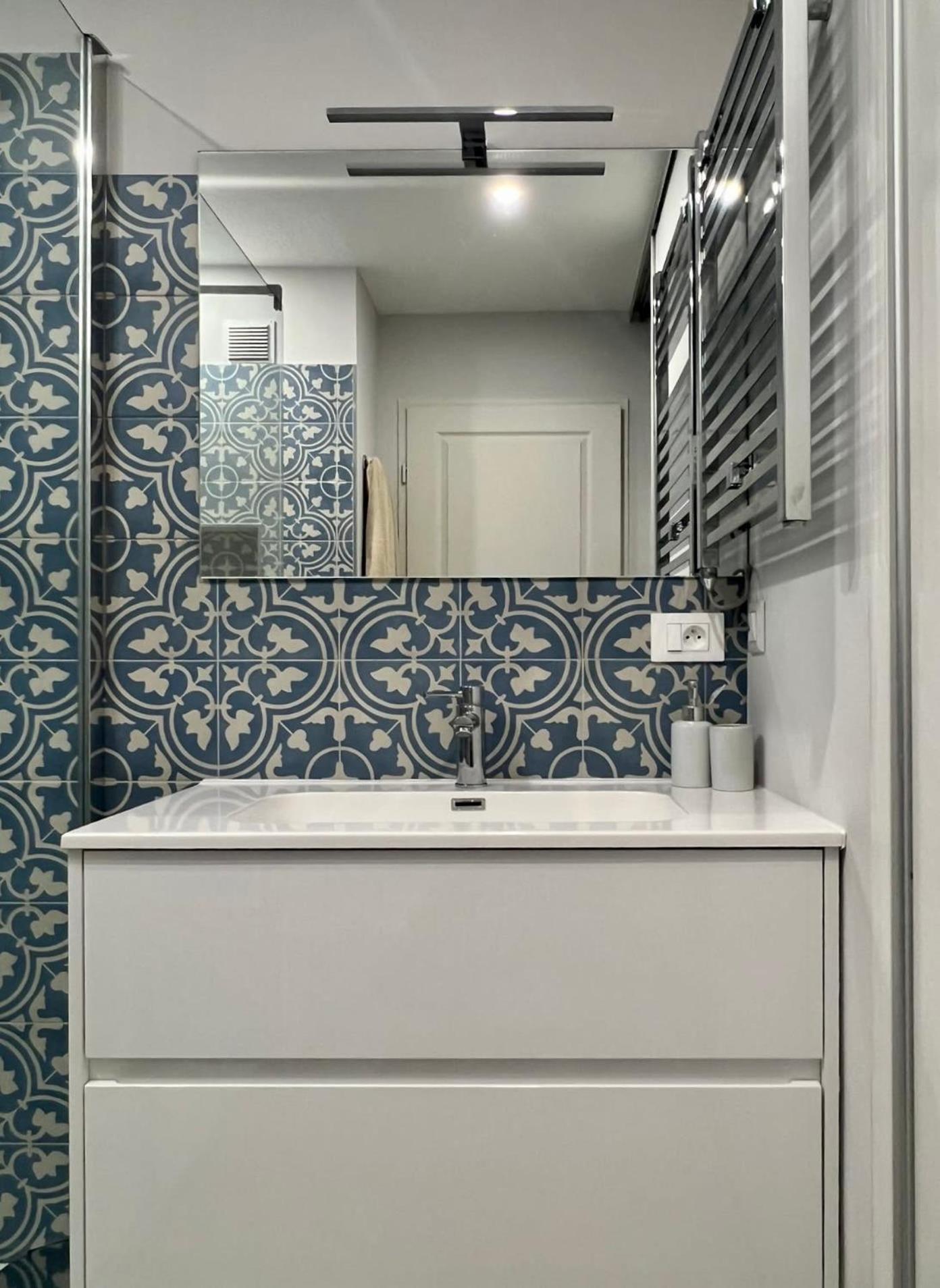 Risso - One Bedroom With Pool, Newly Renovated In Spring 2024 Nizza Esterno foto